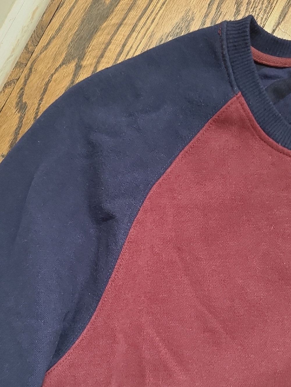 Men's Colorblock Crewneck Izod Sweatshirt Size M - Picture 3 of 6